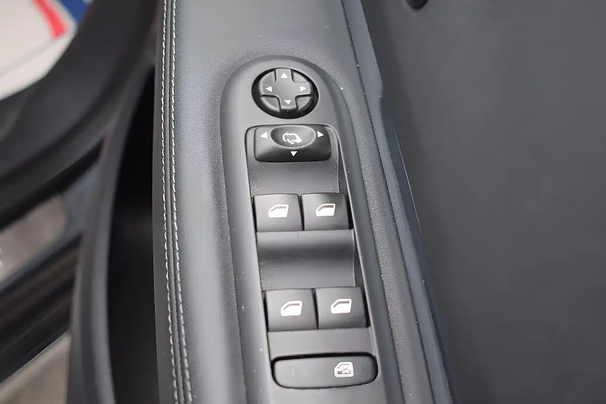 Used 2016 Peugeot 3008 Allure Grey - Interior and Exterior details 20