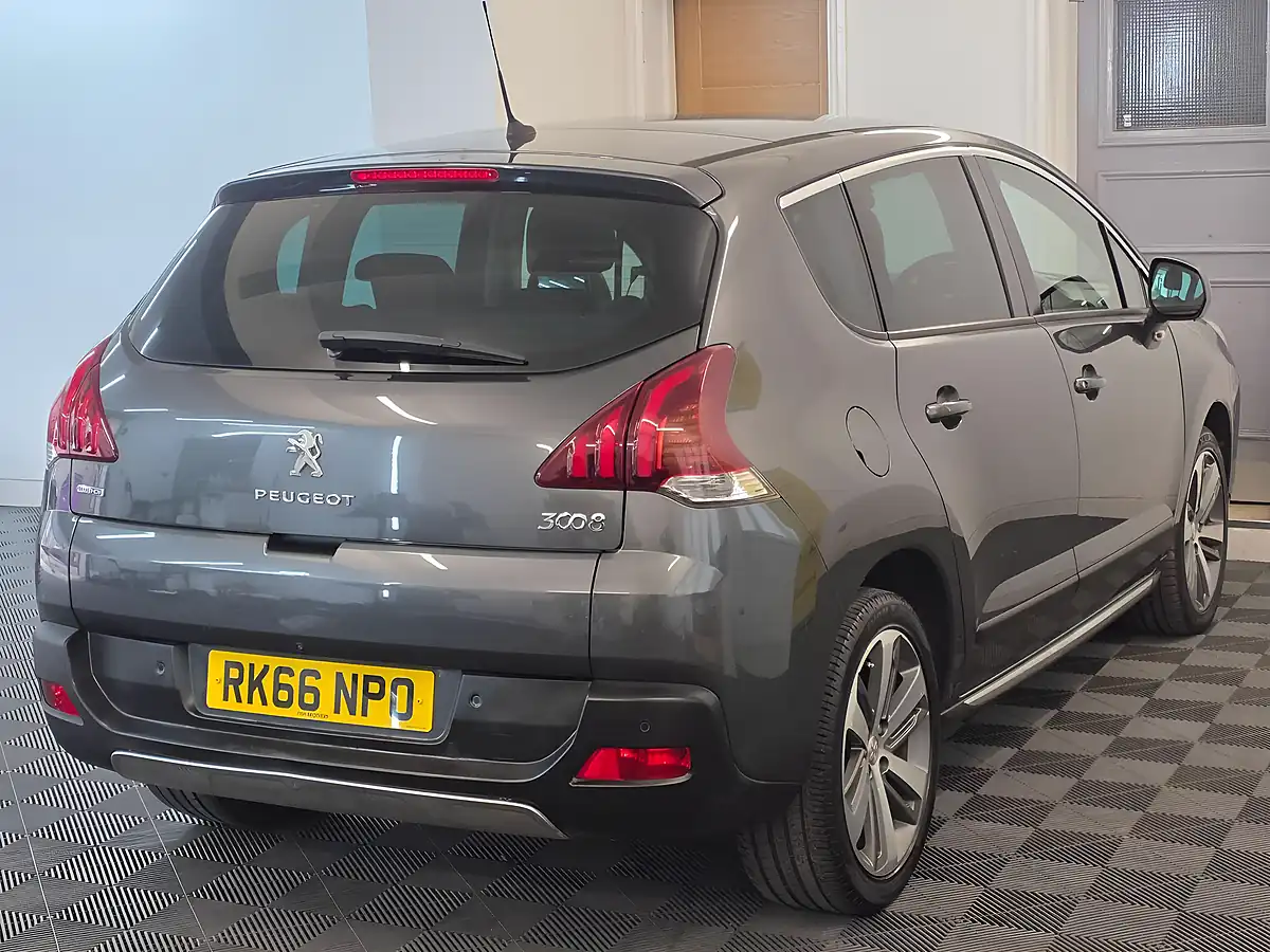 Used 2016 Peugeot 3008 Allure Grey - Interior and Exterior details 4