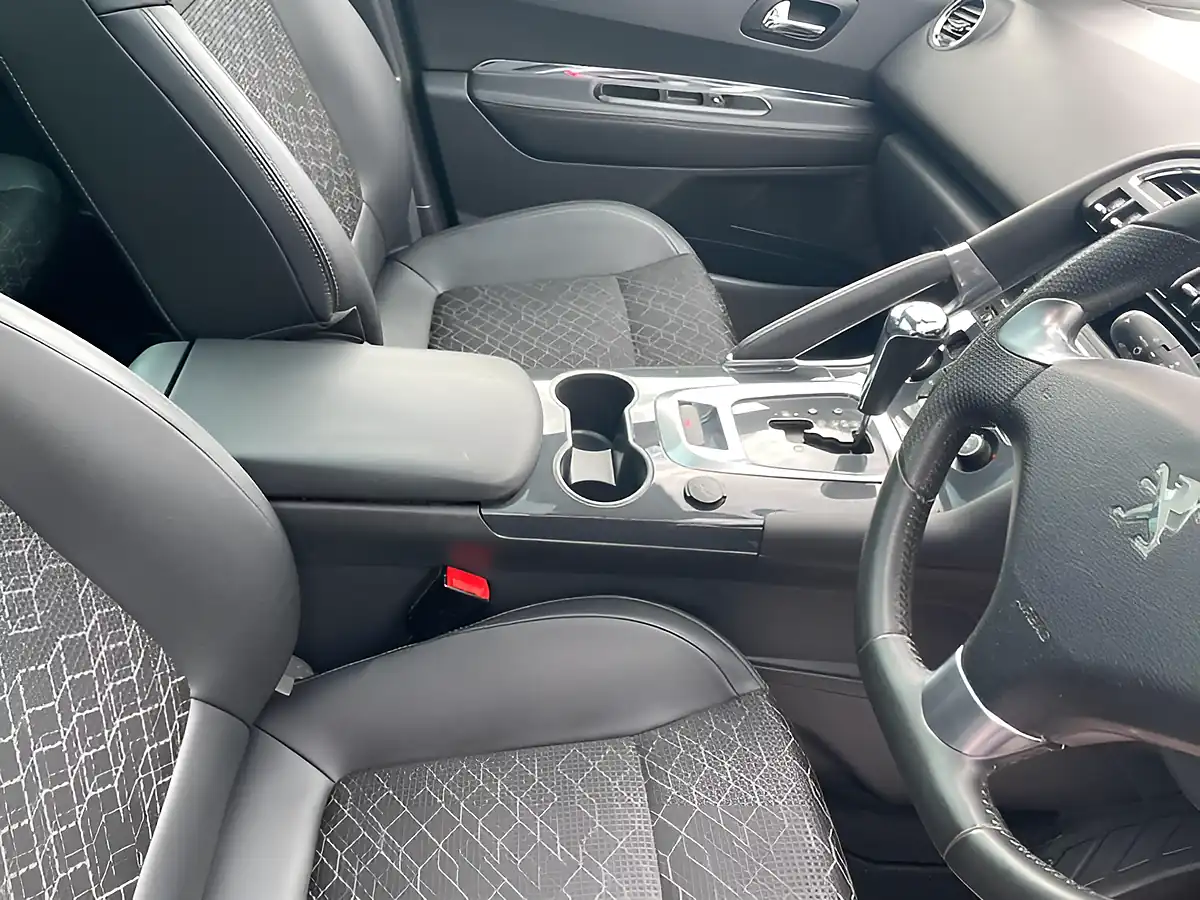 Used 2016 Peugeot 3008 Allure Grey - Interior and Exterior details 13