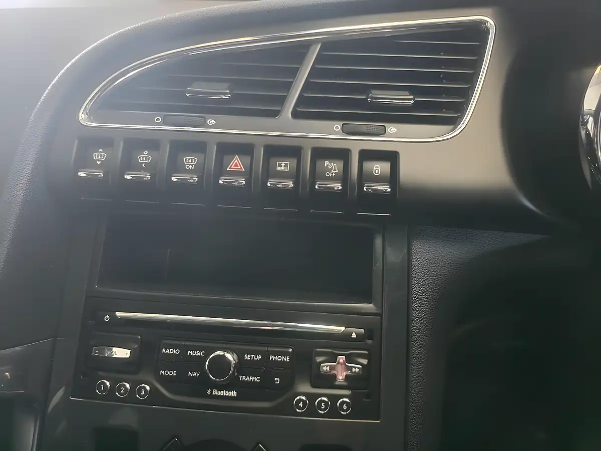 Used 2016 Peugeot 3008 Allure Shark Grey Metallic - Interior and Exterior details 15