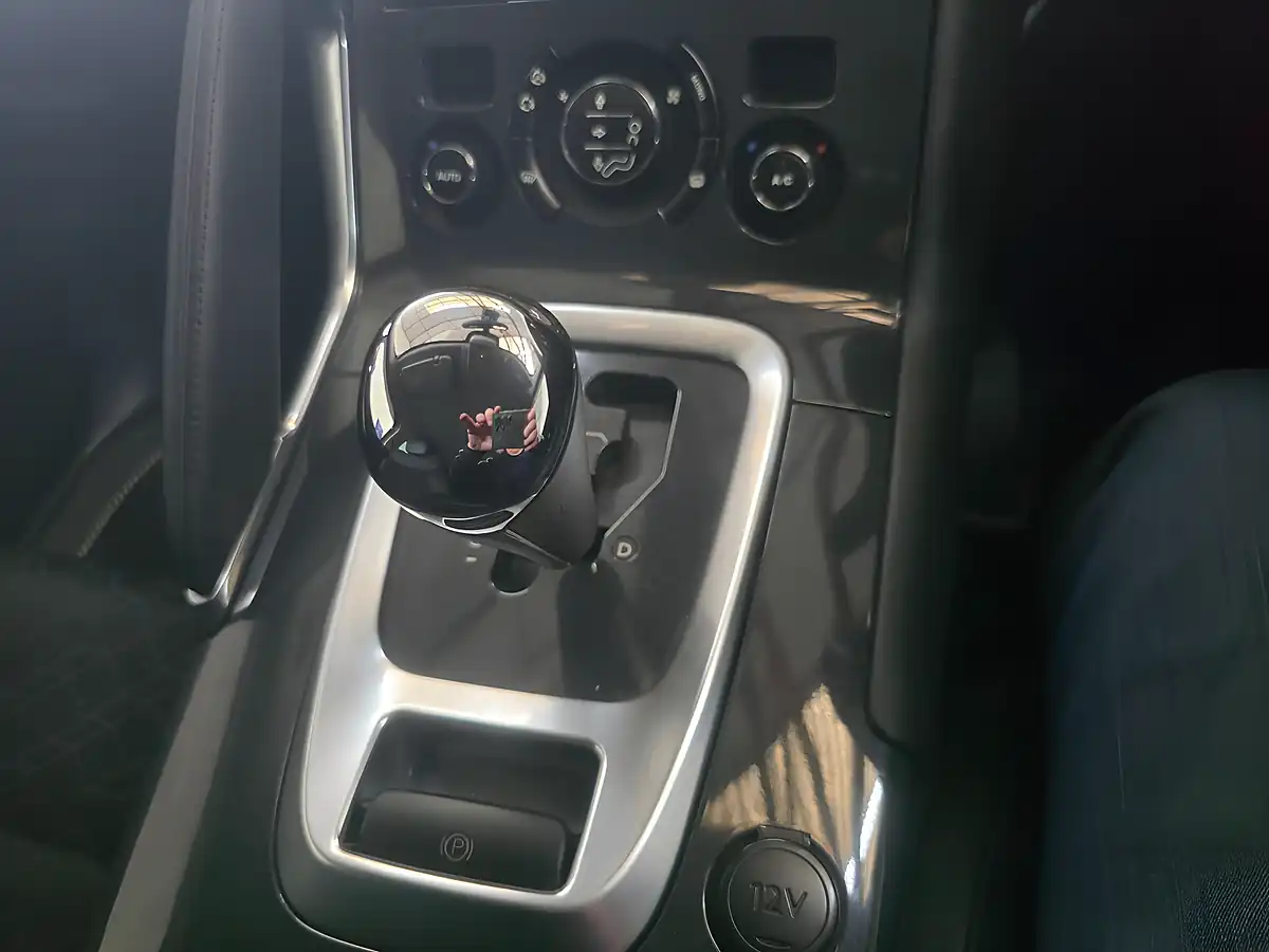 Used 2016 Peugeot 3008 Allure Shark Grey Metallic - Interior and Exterior details 16