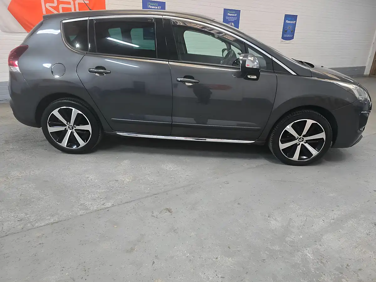 Used 2016 Peugeot 3008 Allure Shark Grey Metallic - Interior and Exterior details 8