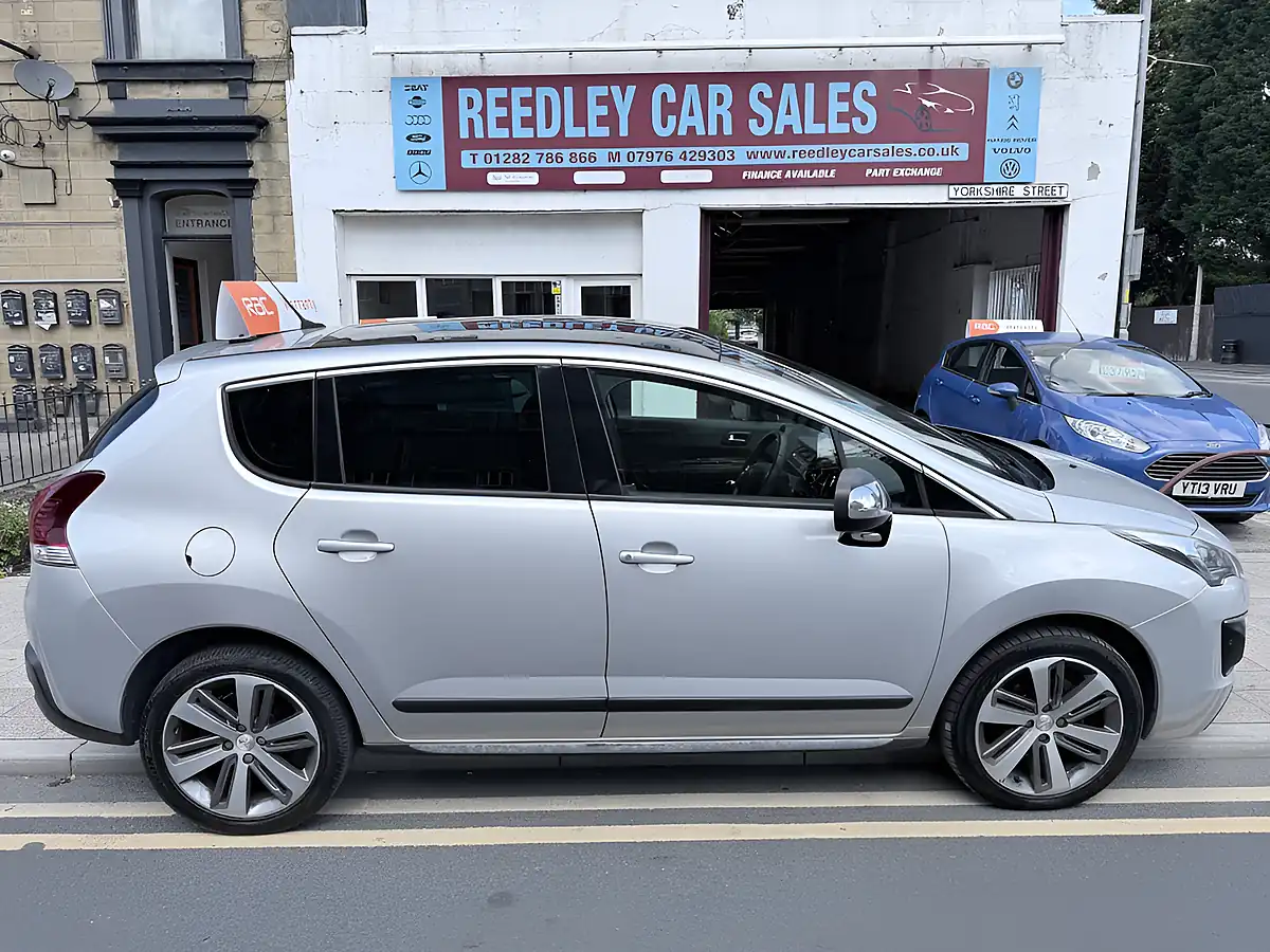 Used 2016 Peugeot 3008 Allure Silver - Front View