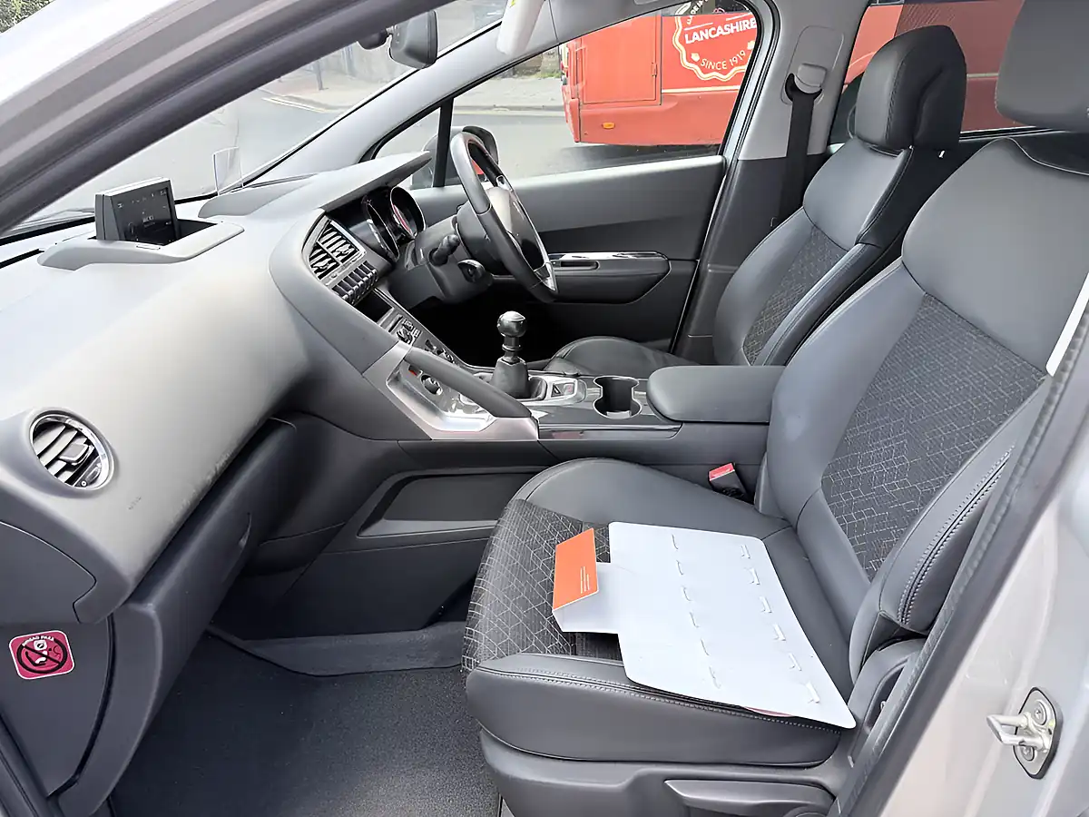 Used 2016 Peugeot 3008 Allure Silver - Interior and Exterior details 10