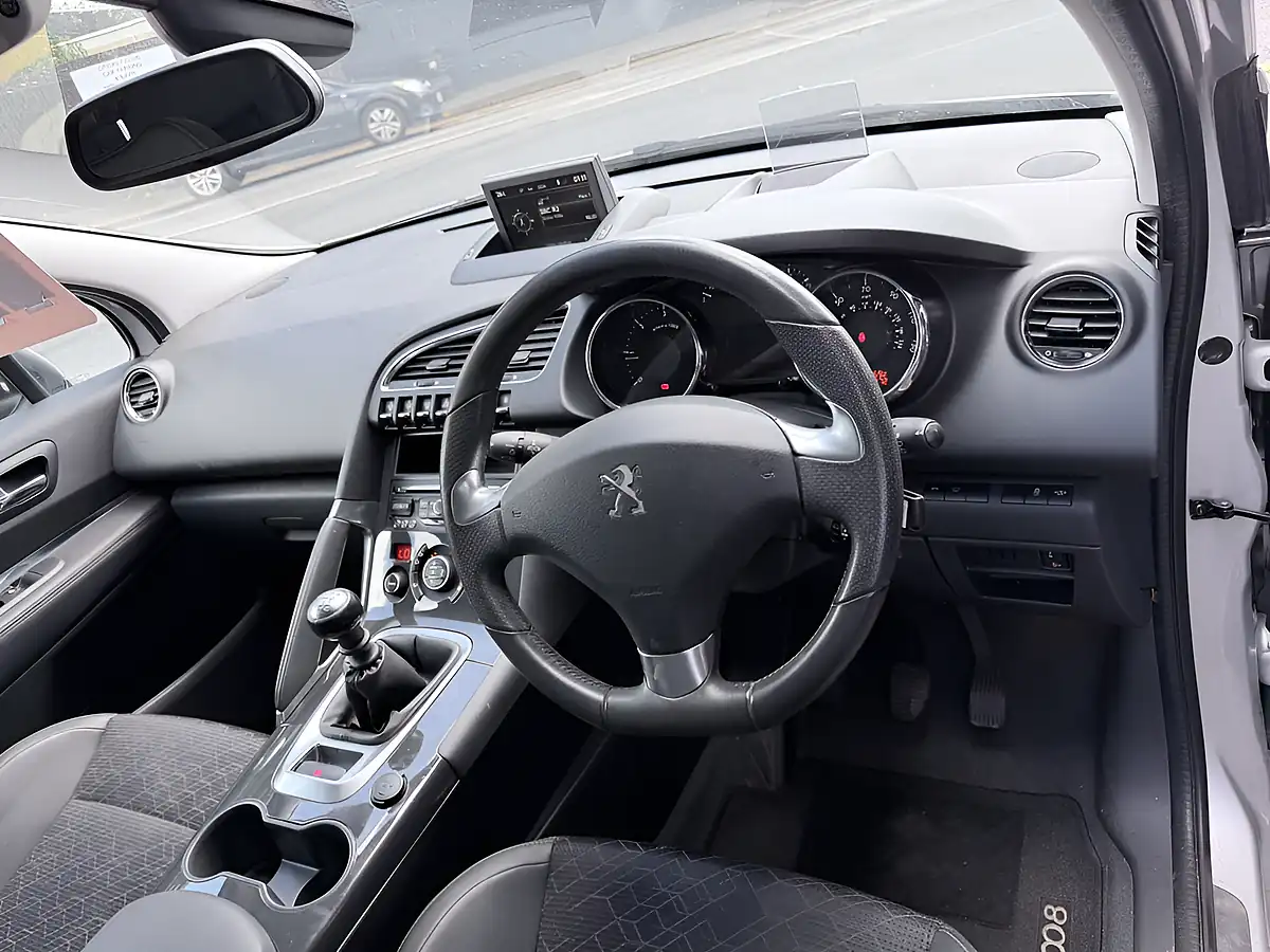 Used 2016 Peugeot 3008 Allure Silver - Interior and Exterior details 14