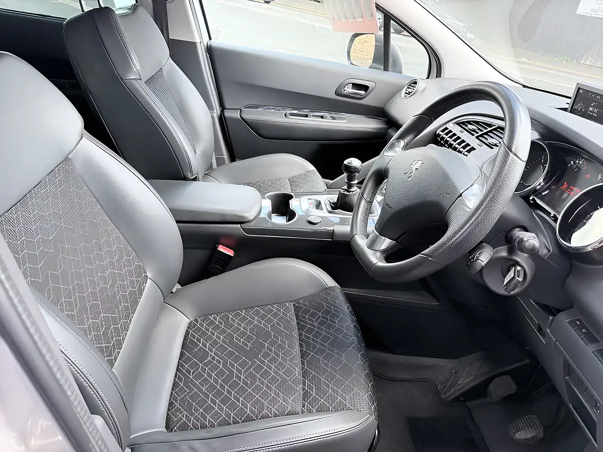 Used 2016 Peugeot 3008 Allure Silver - Interior and Exterior details 15