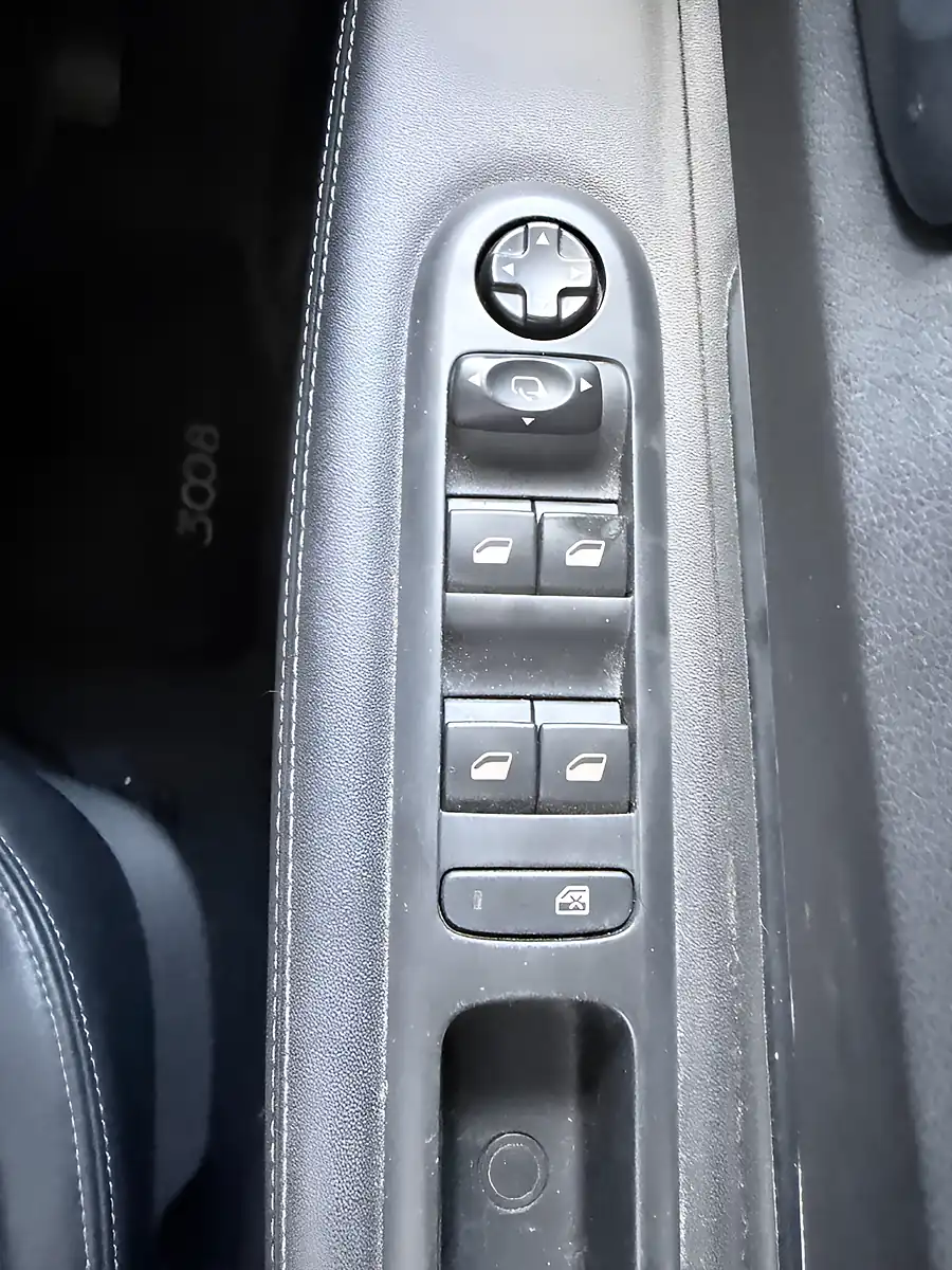 Used 2016 Peugeot 3008 Allure Silver - Interior and Exterior details 18
