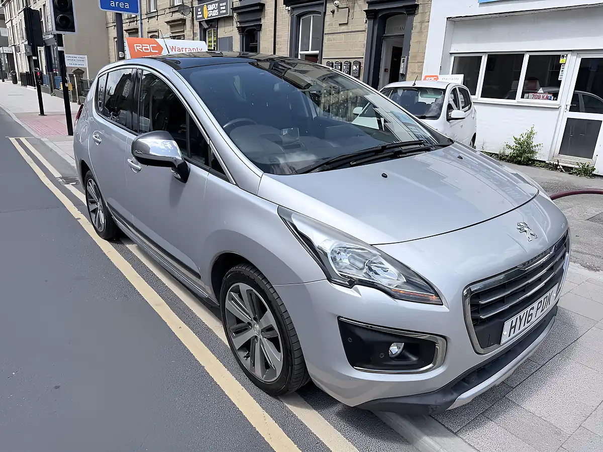 Used 2016 Peugeot 3008 Allure Silver - Interior and Exterior details 3