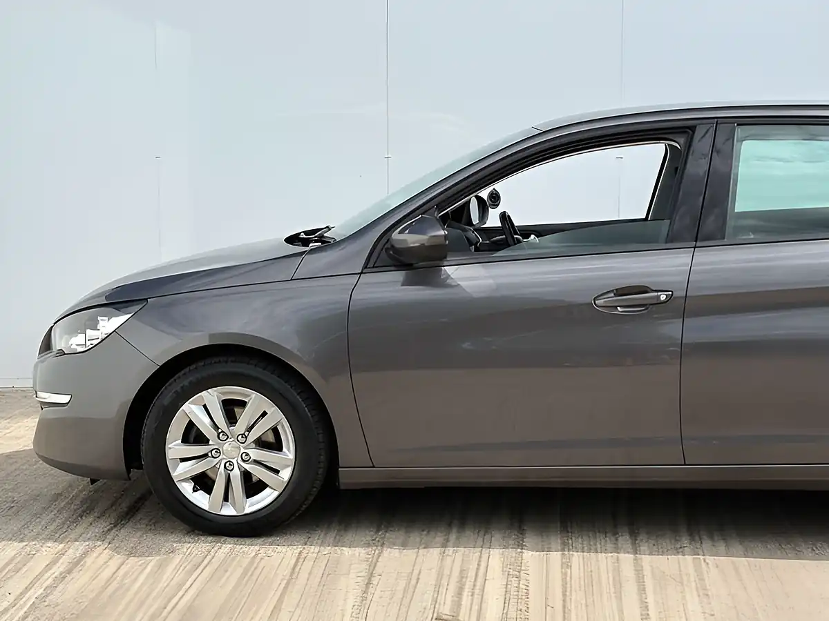 Used 2016 Peugeot 308 Active Cumulus Grey - Interior and Exterior details 17