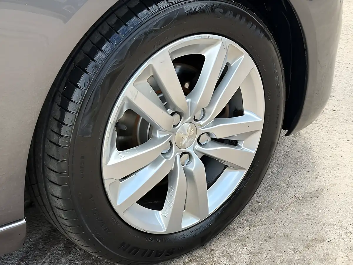 Used 2016 Peugeot 308 Active Cumulus Grey - Interior and Exterior details 5