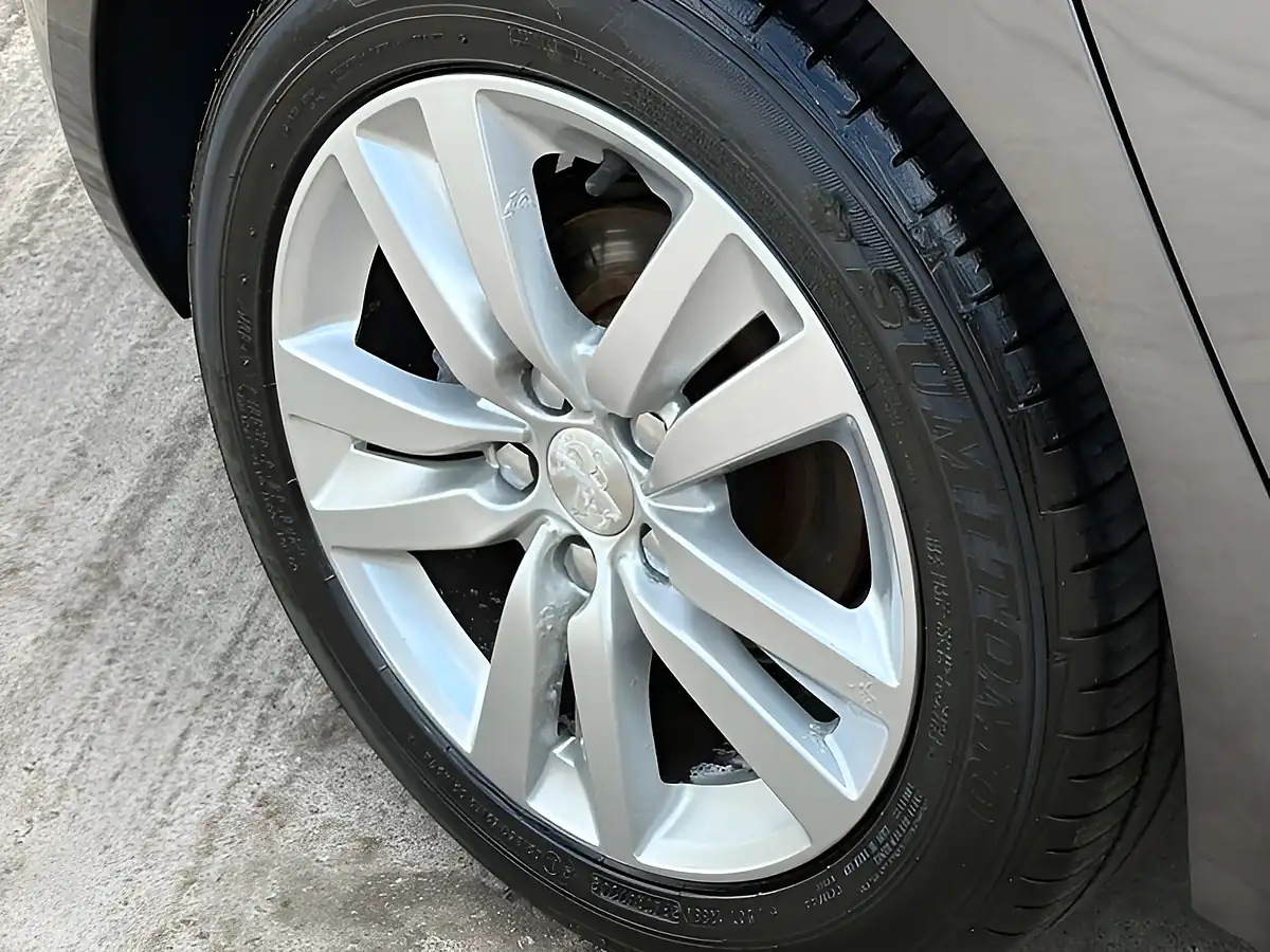 Used 2016 Peugeot 308 Active Cumulus Grey - Interior and Exterior details 6