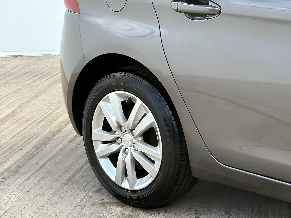 Used 2016 Peugeot 308 Active Cumulus Grey - Interior and Exterior details 7