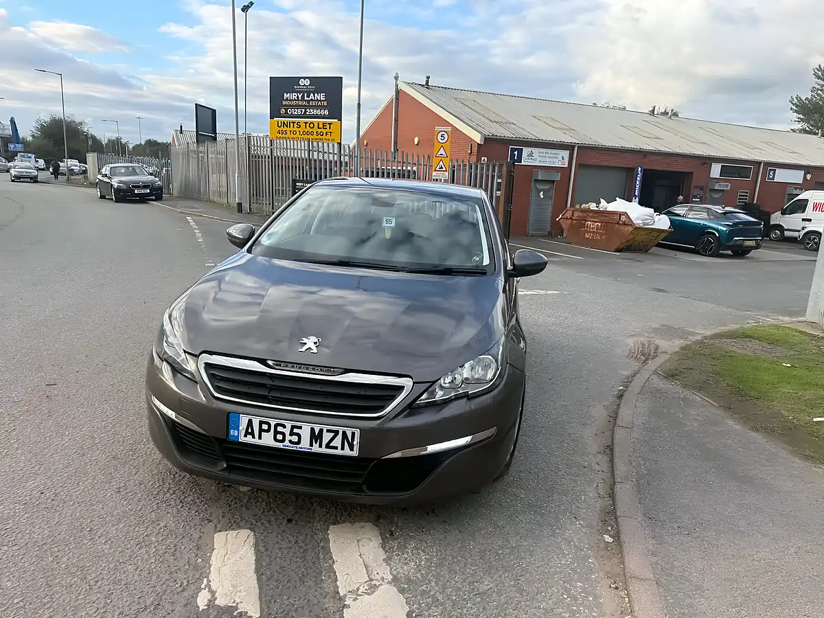 Used 2016 Peugeot 308 Active Grey - Interior and Exterior details 3