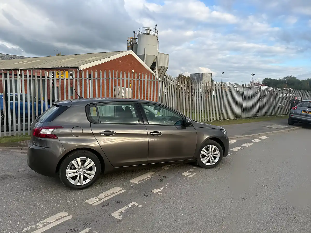 Used 2016 Peugeot 308 Active Grey - Interior and Exterior details 4