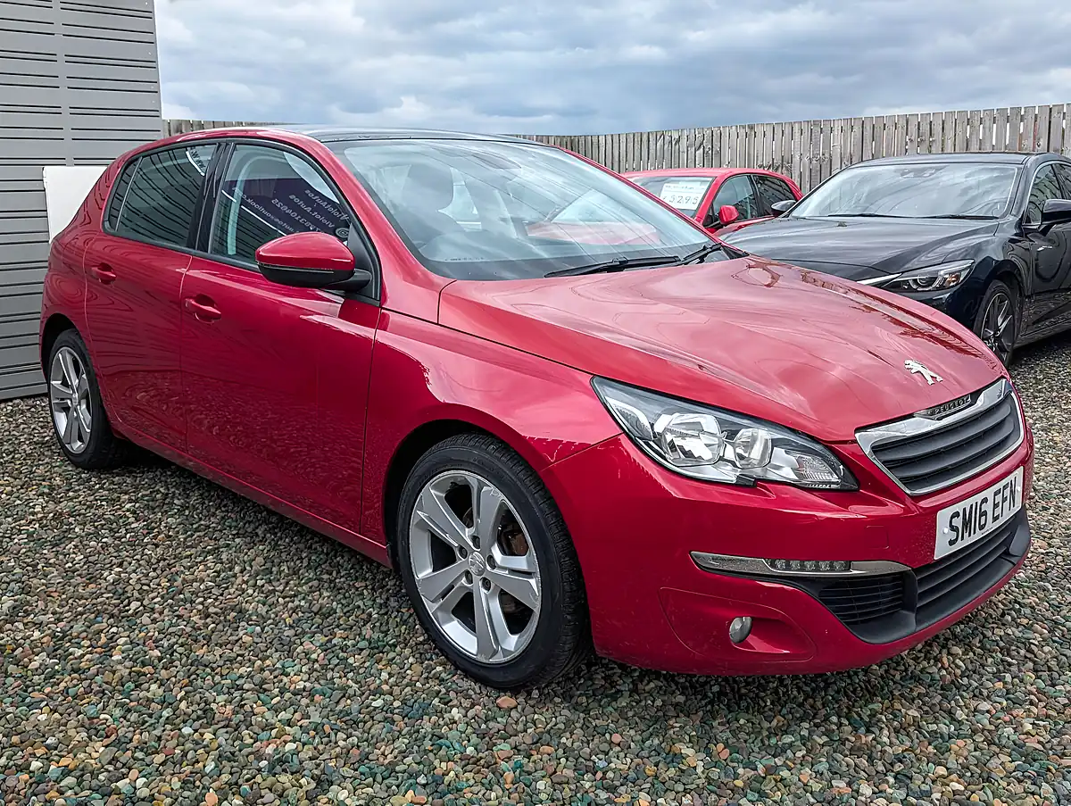 Used 2016 Peugeot 308 Active Red - Front View