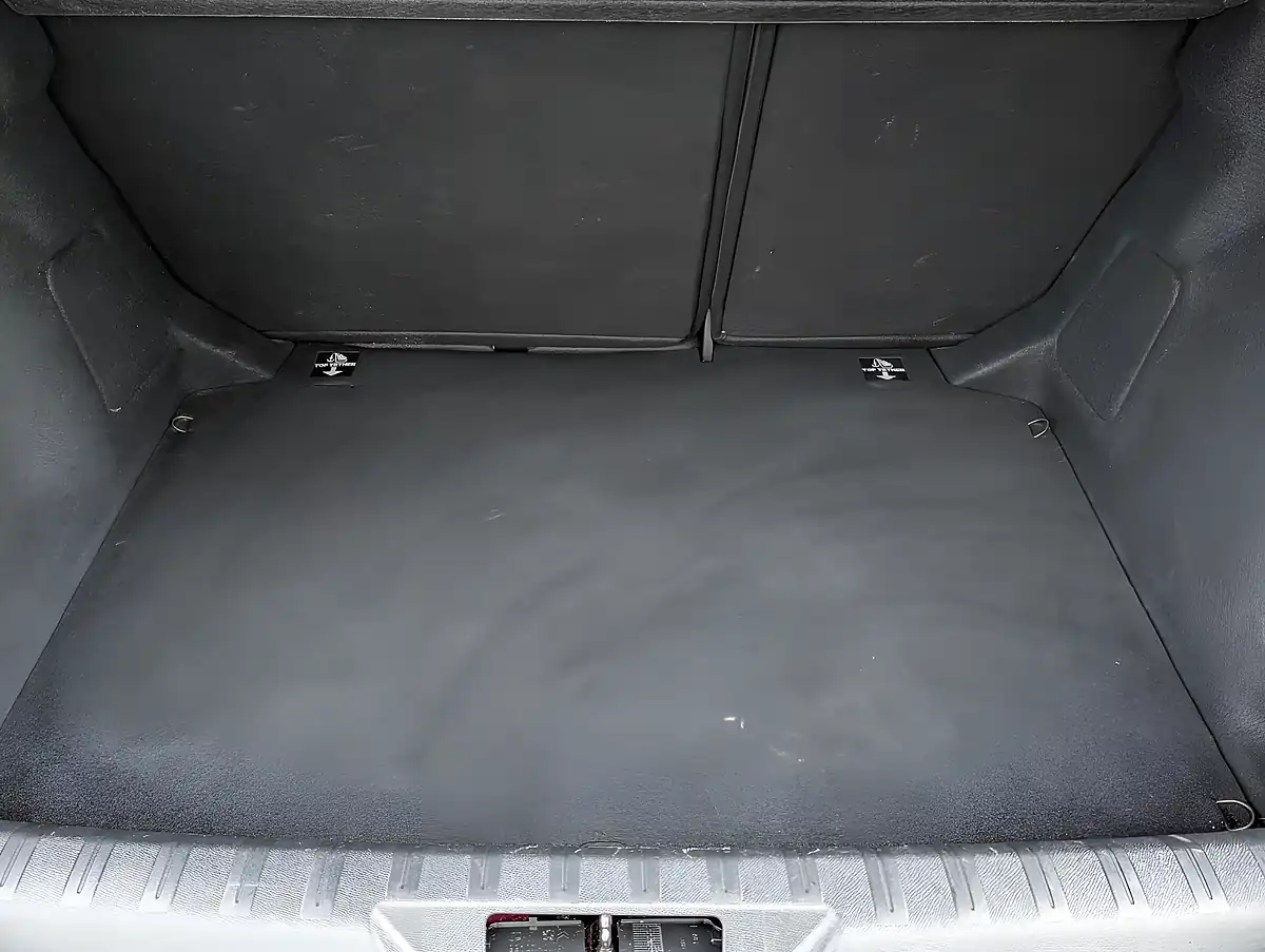 Used 2016 Peugeot 308 Active Red - Interior and Exterior details 17