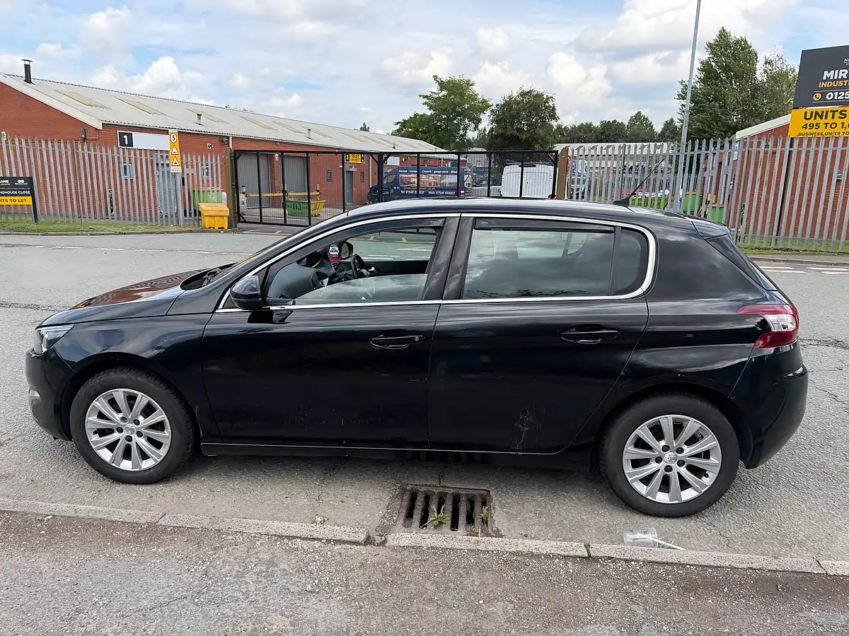Used 2016 Peugeot 308 Allure Black - Interior and Exterior details 9