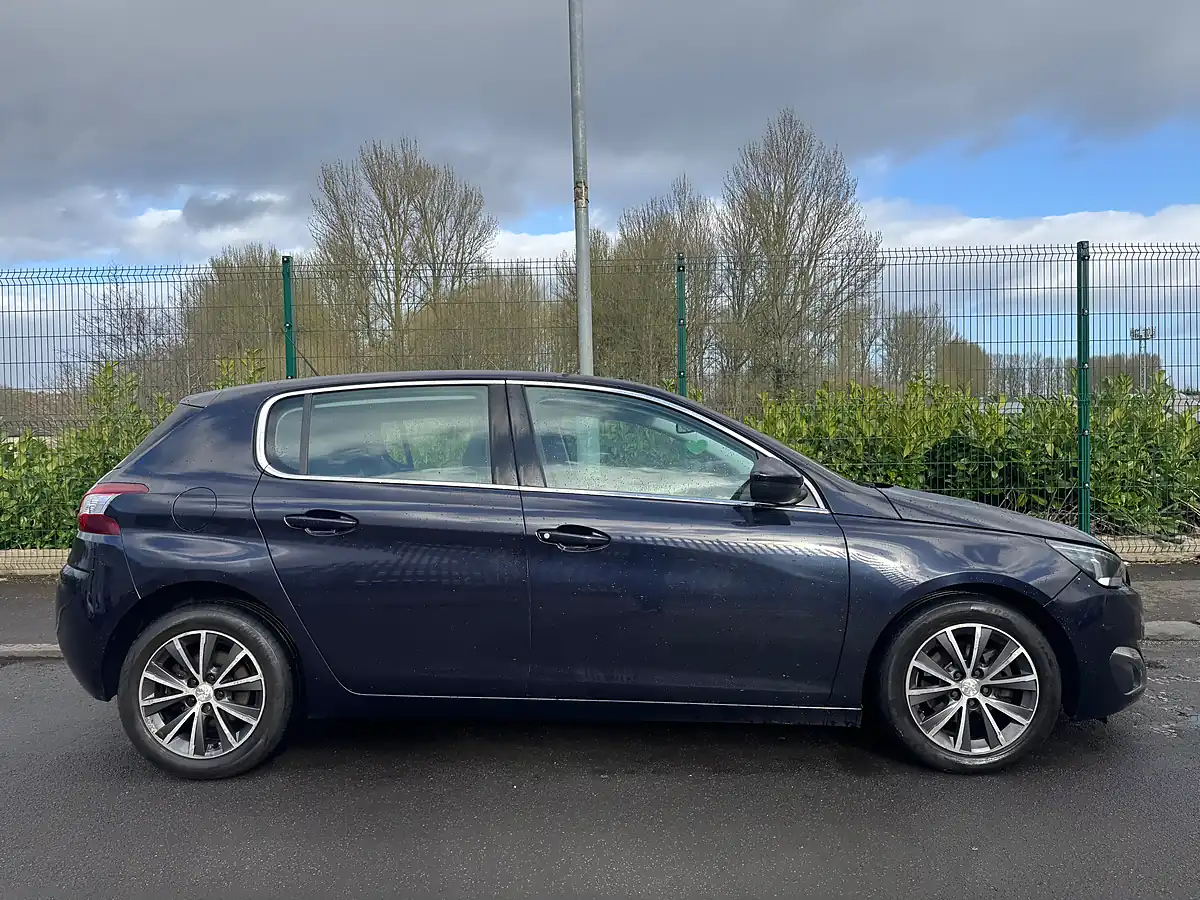 Used 2016 Peugeot 308 Allure Blue - Interior and Exterior details 2