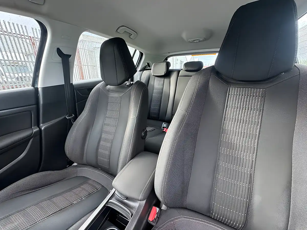Used 2016 Peugeot 308 Allure Blue - Interior and Exterior details 6