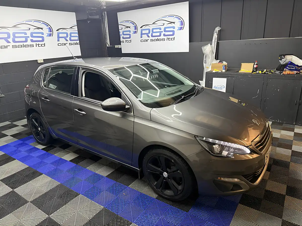 Used 2016 Peugeot 308 Allure Grey - Interior and Exterior details 3
