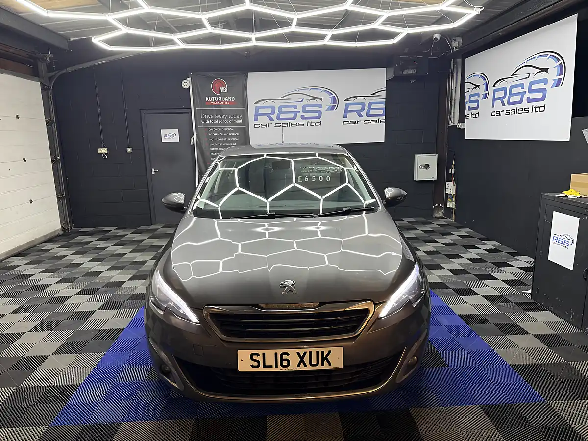 Used 2016 Peugeot 308 Allure Grey - Interior and Exterior details 4