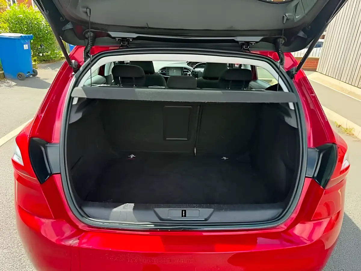 Used 2016 Peugeot 308 Allure - Interior and Exterior details 10