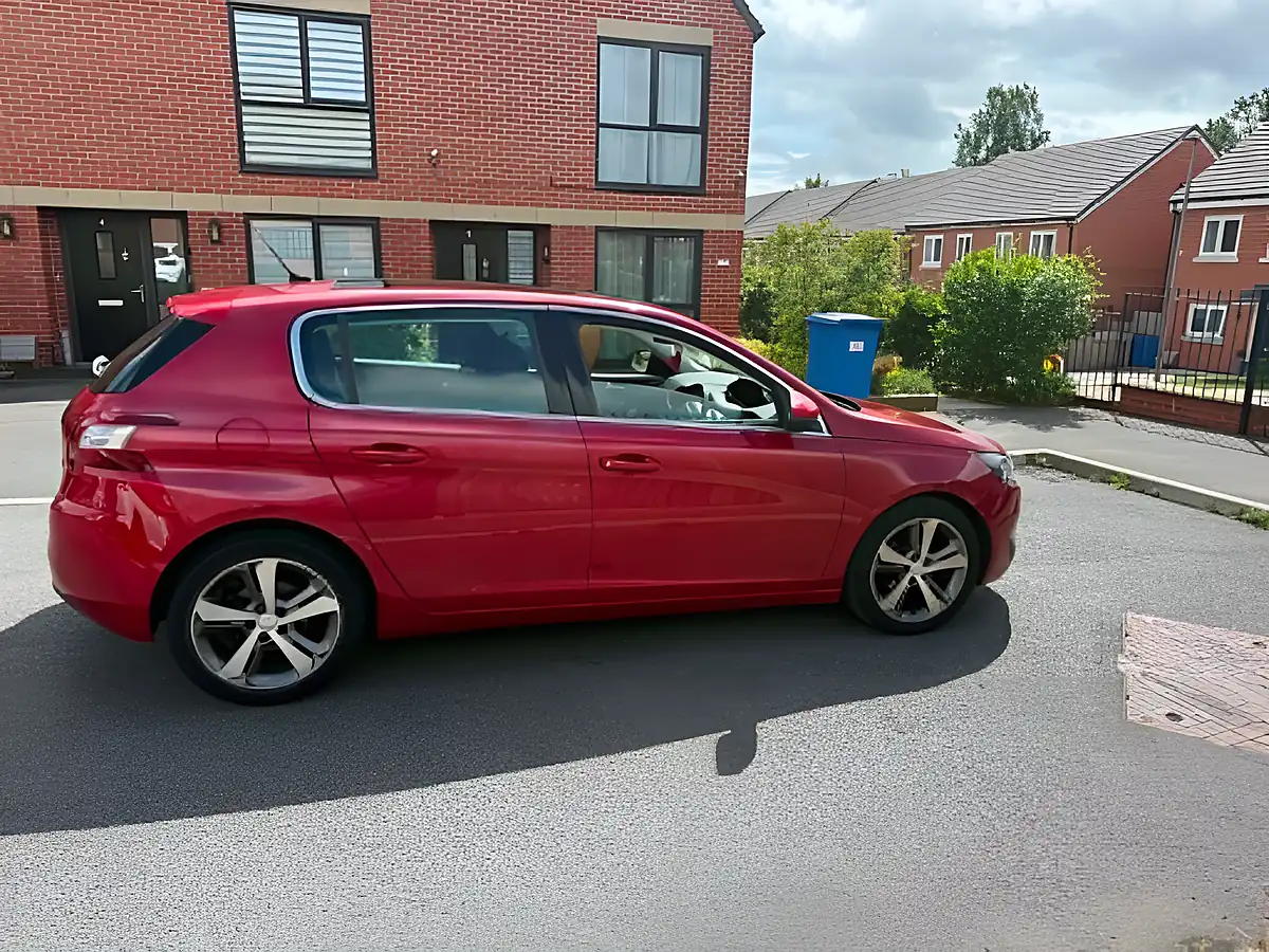 Used 2016 Peugeot 308 Allure - Interior and Exterior details 4