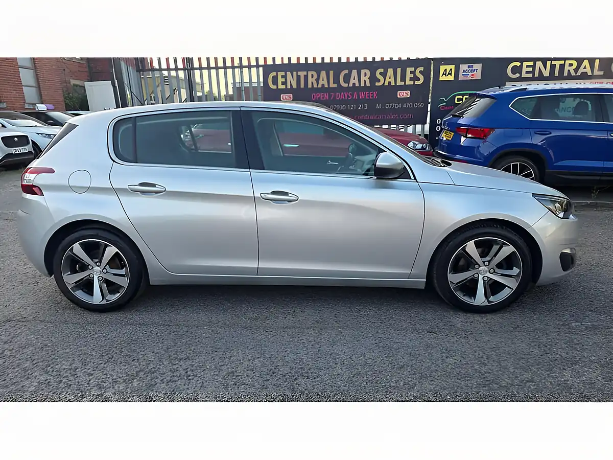 Used 2016 Peugeot 308 Allure Silver - Interior and Exterior details 4