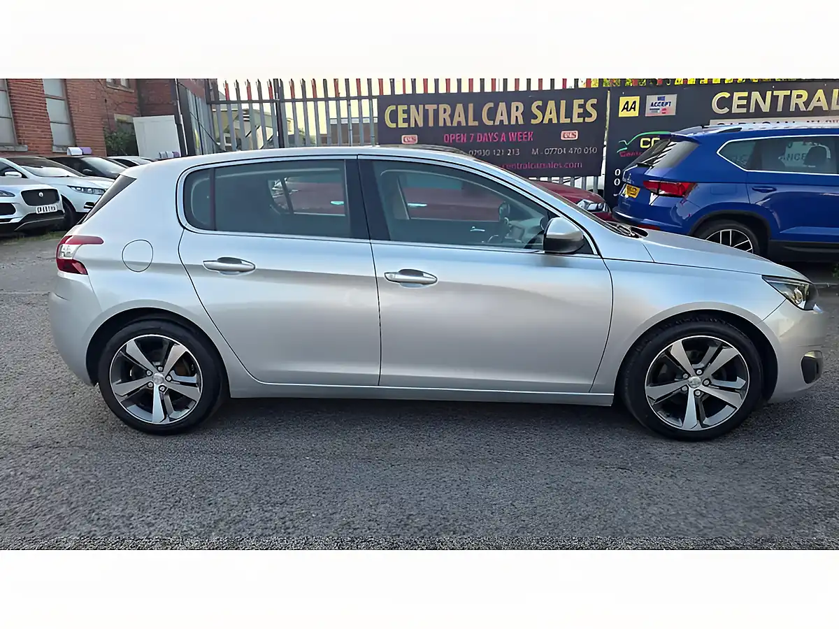 Used 2016 Peugeot 308 Allure Silver - Interior and Exterior details 5