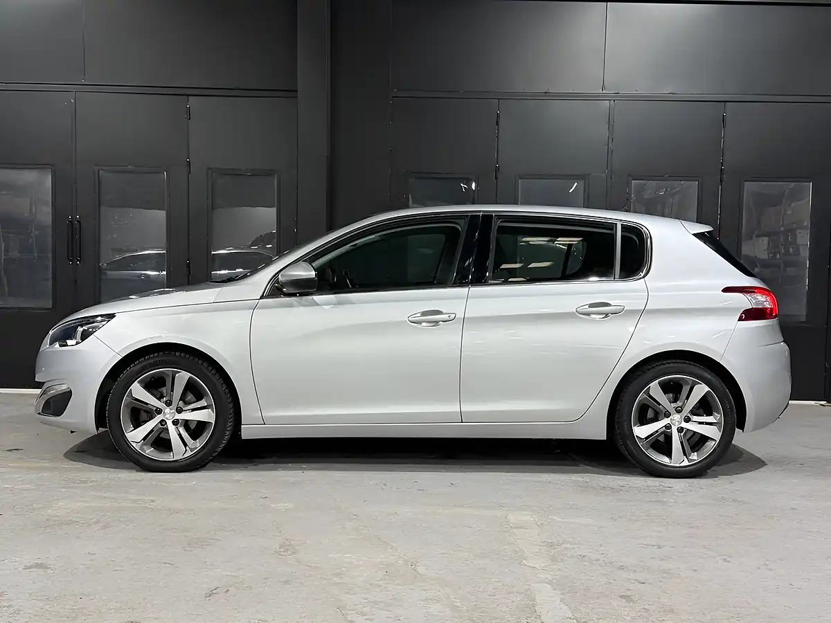 Used 2016 Peugeot 308 Allure Silver - Interior and Exterior details 12