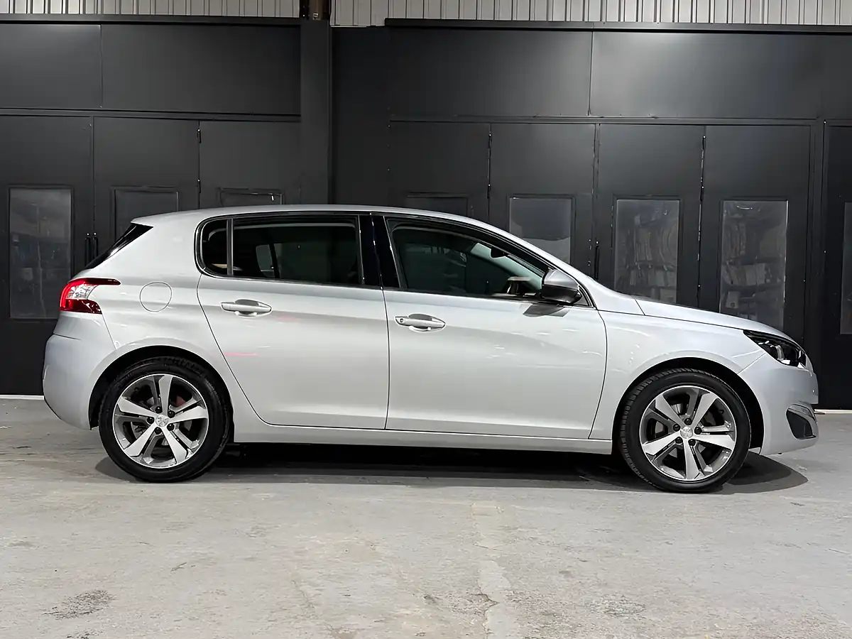 Used 2016 Peugeot 308 Allure Silver - Interior and Exterior details 4