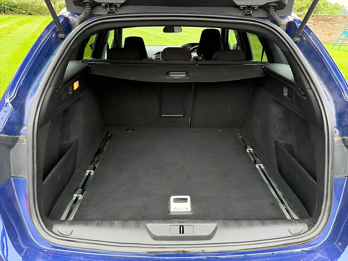 Used 2016 Peugeot 308 GT-Line Blue - Interior and Exterior details 13