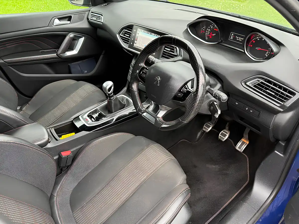 Used 2016 Peugeot 308 GT-Line Blue - Interior and Exterior details 8