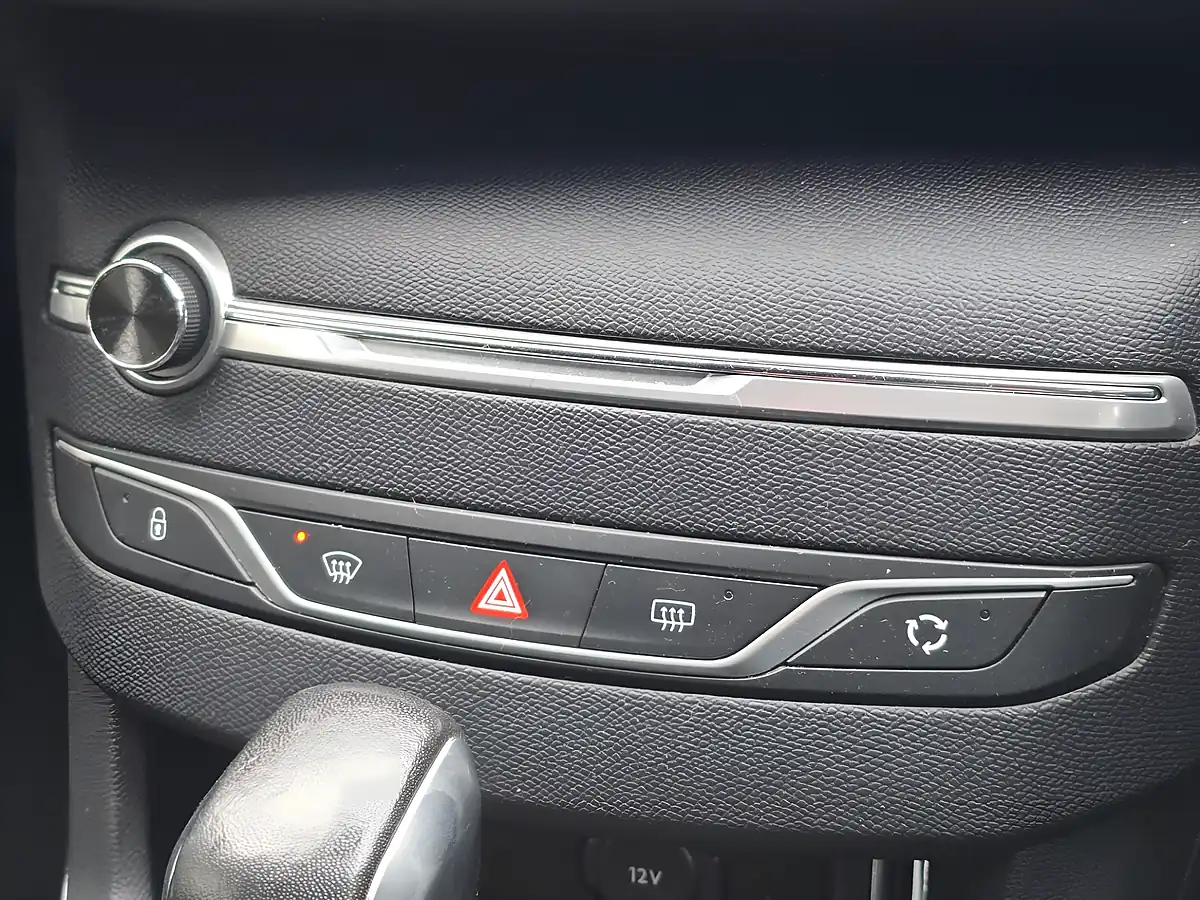 Used 2016 Peugeot 308 GT Line Blue - Interior and Exterior details 13