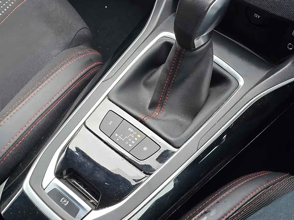 Used 2016 Peugeot 308 GT Line Blue - Interior and Exterior details 14