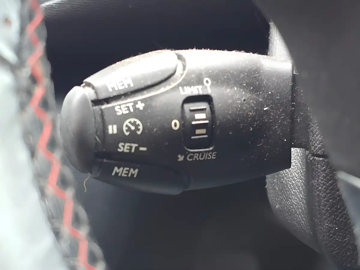 Used 2016 Peugeot 308 GT Line Blue - Interior and Exterior details 16