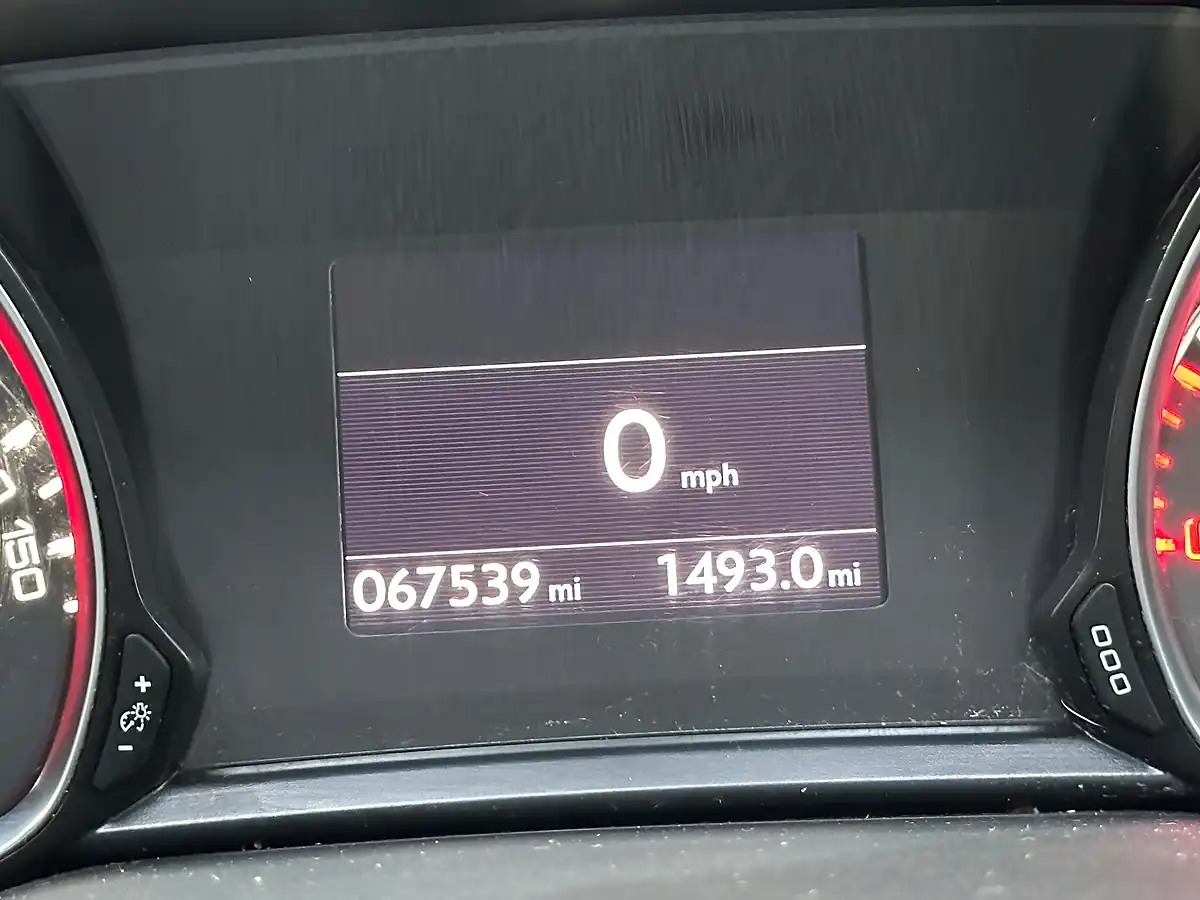 Used 2016 Peugeot 308 GT Line White - Interior and Exterior details 14