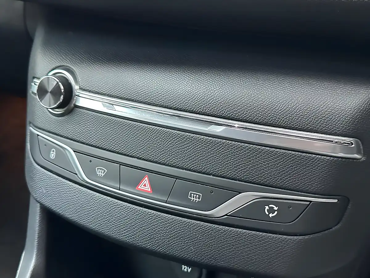 Used 2016 Peugeot 308 GT Line White - Interior and Exterior details 15