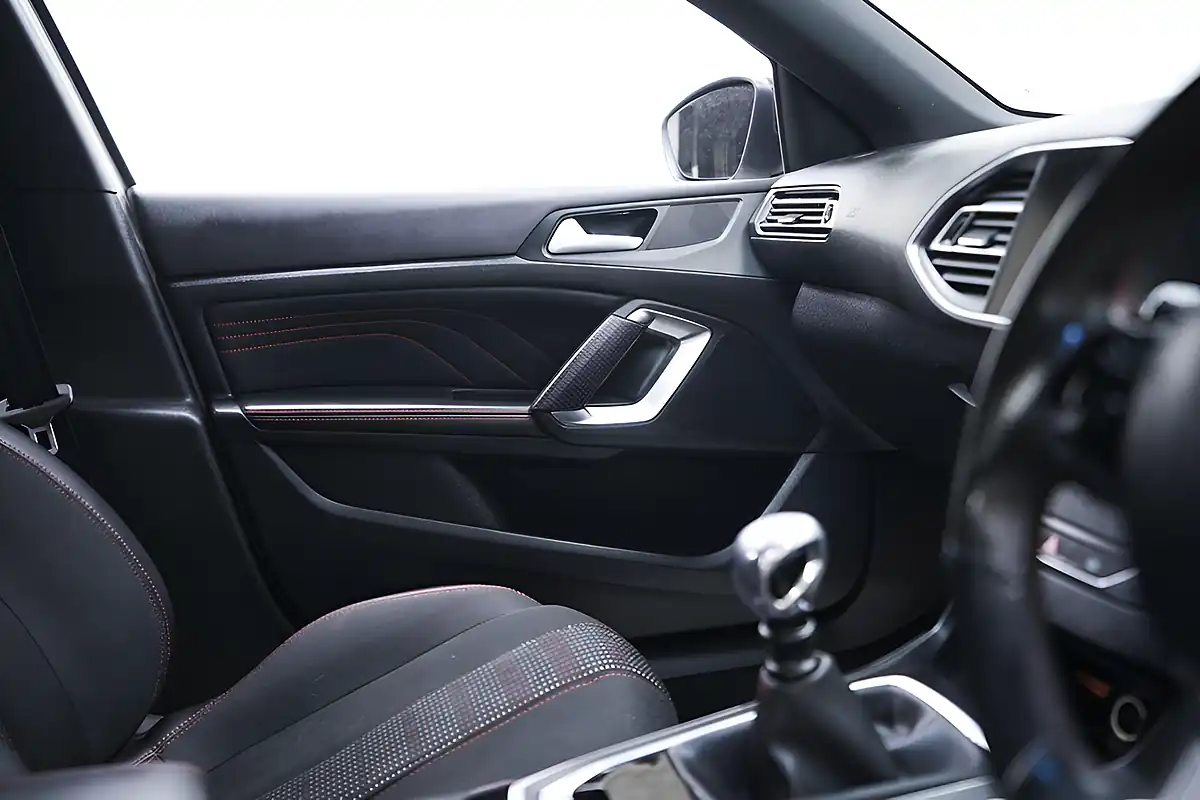 Used 2016 Peugeot 308 GT Line White - Interior and Exterior details 15