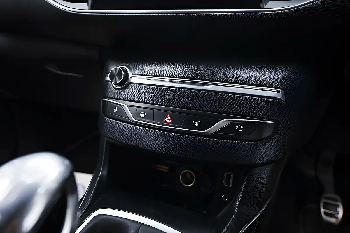Used 2016 Peugeot 308 GT Line White - Interior and Exterior details 17