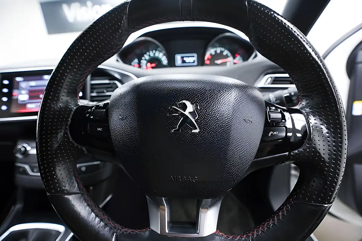 Used 2016 Peugeot 308 GT Line White - Interior and Exterior details 18