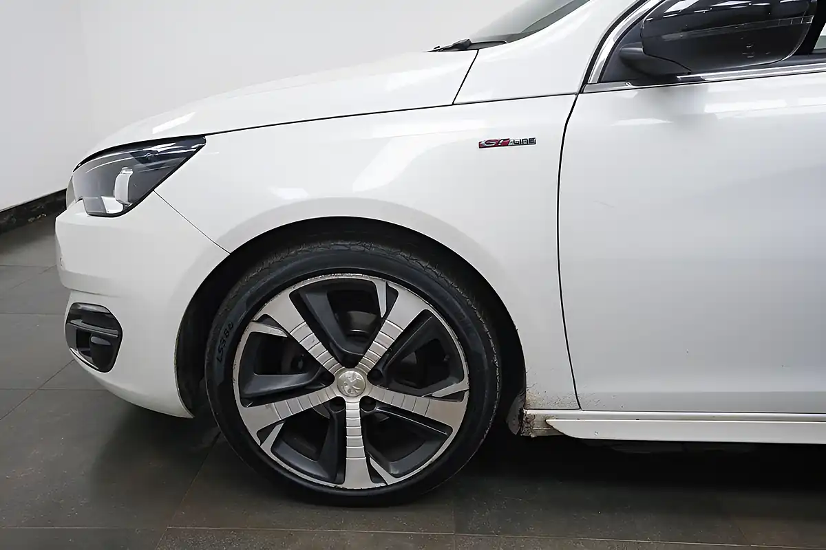 Used 2016 Peugeot 308 GT Line White - Interior and Exterior details 5