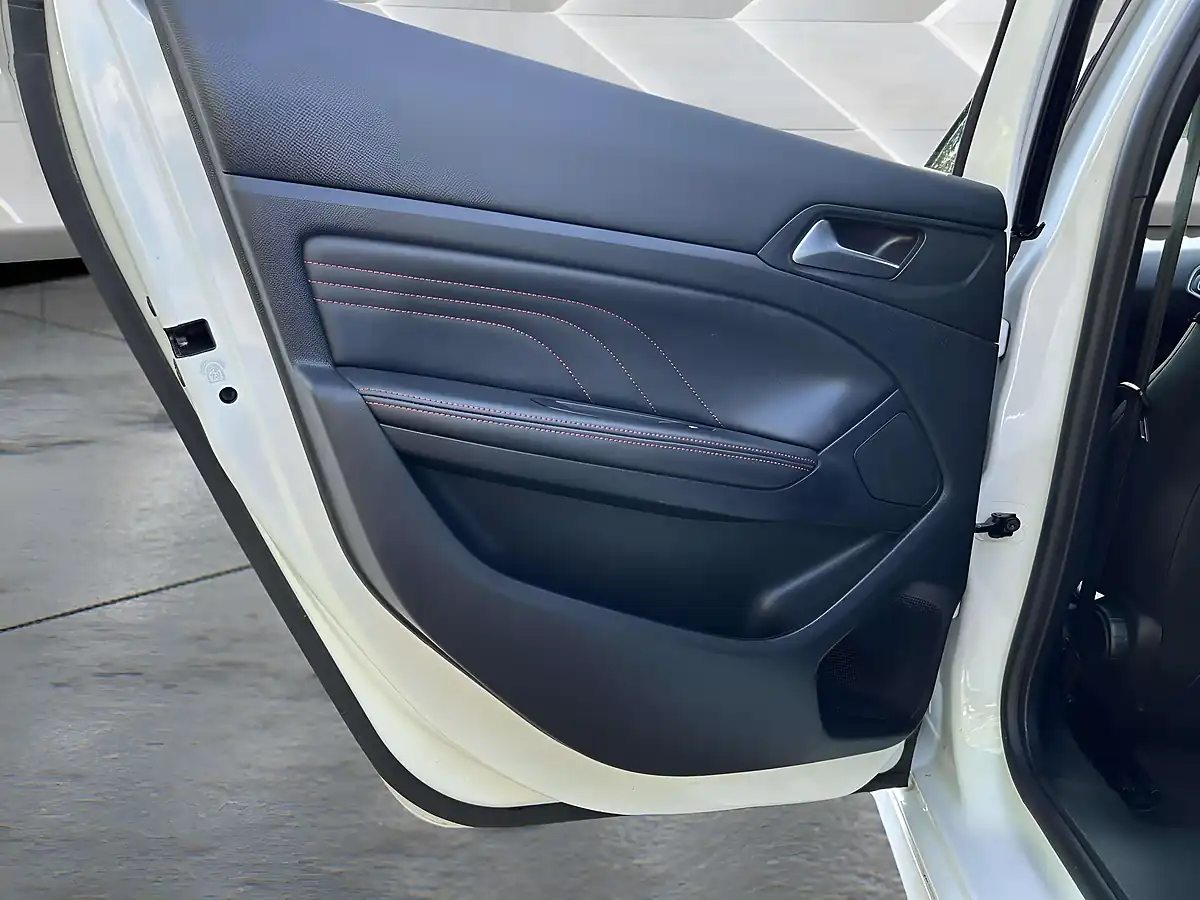 Used 2016 Peugeot 308 GT White - Interior and Exterior details 12