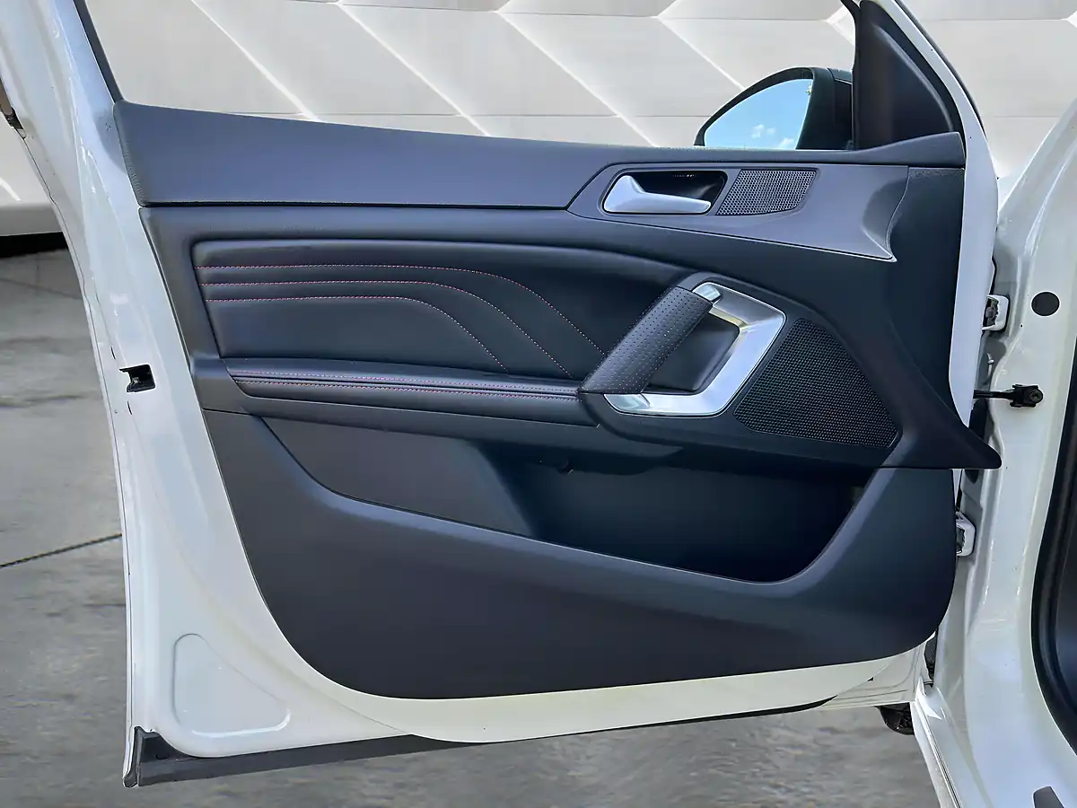 Used 2016 Peugeot 308 GT White - Interior and Exterior details 13