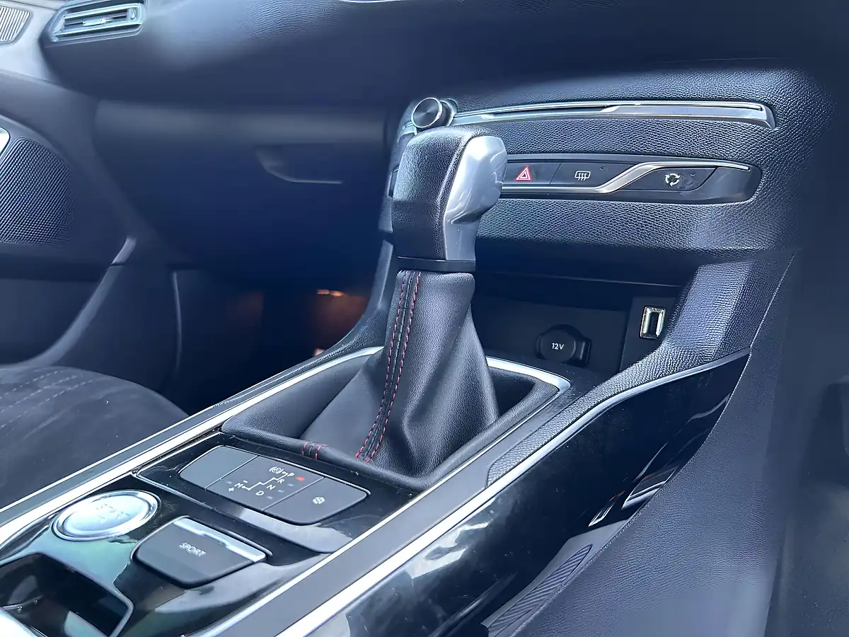 Used 2016 Peugeot 308 GT White - Interior and Exterior details 17
