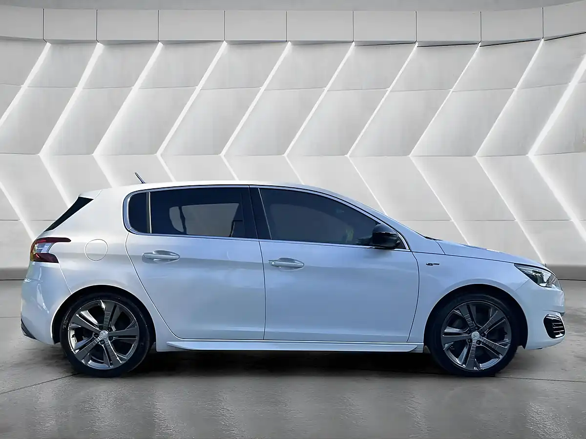 Used 2016 Peugeot 308 GT White - Interior and Exterior details 5