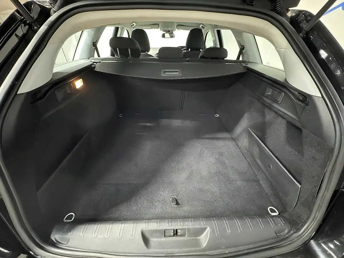 Used 2016 Peugeot 308 Sw Active Black - Interior and Exterior details 15
