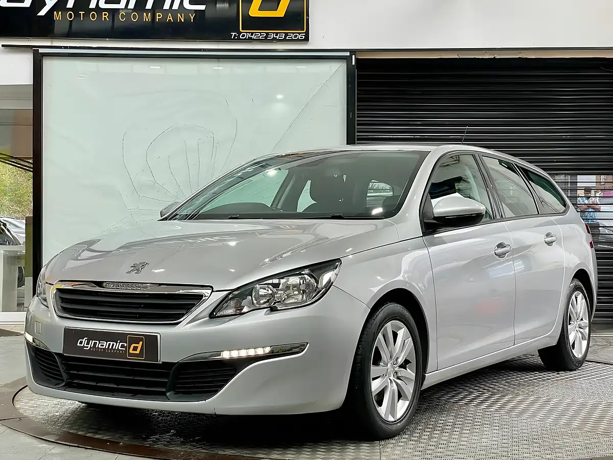 Used 2016 Peugeot 308 Sw Active Silver - Front View