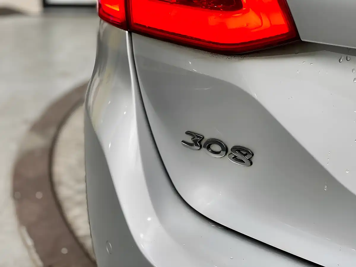 Used 2016 Peugeot 308 Sw Active Silver - Interior and Exterior details 12