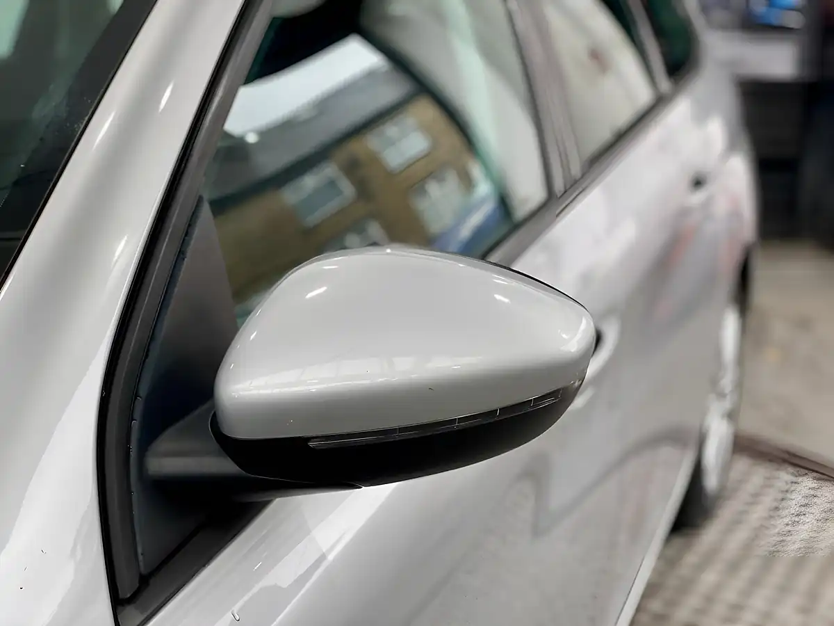 Used 2016 Peugeot 308 Sw Active Silver - Interior and Exterior details 14
